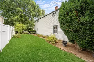 604 Dartmouth St, Westbury, NY 11590 - Photo 19