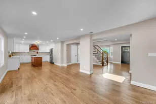 19 Marianna Pl, East Islip, NY 11730 - Photo 7