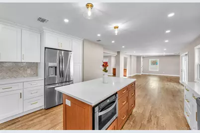 19 Marianna Place, East Islip, NY 11730 - Photo 11