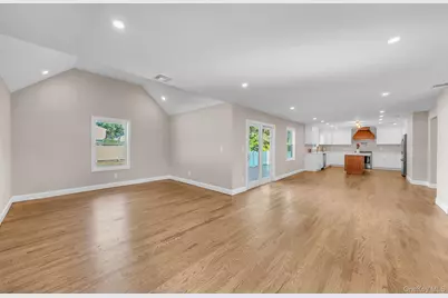 19 Marianna Place, East Islip, NY 11730 - Photo 9