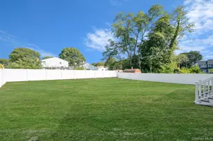 19 Marianna Pl, East Islip, NY 11730 - Photo 43