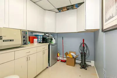 188 W Main Street, Oyster Bay, NY 11771 - Photo 17