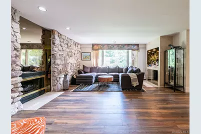 100 Station Road, Great Neck, NY 11023 - Photo 3