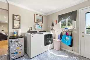 116 Cross Rd, Oakdale, NY 11769 - Photo 17