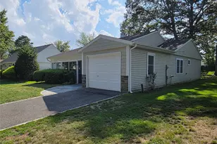 160 Laurance Ln, Ridge, NY 11961 - Photo 3