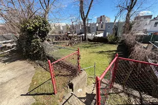 82 Waring Pl, Yonkers, NY 10703 - Photo 13