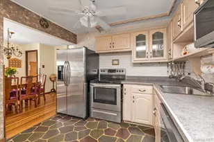 3902 Beechwood Pl, Seaford, NY 11783 - Photo 9