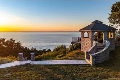 3875 Hallock Lane, Mattituck, NY 11952 - Photo 3