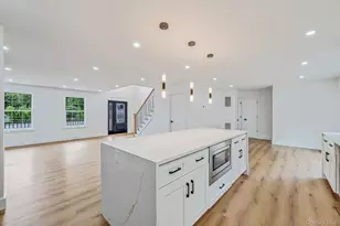 37 Lakeview Dr, Middle Island, NY 11953 - Photo 11