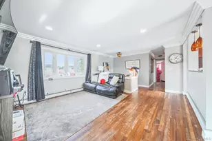 1 Ozone Pl, Massapequa, NY 11758 - Photo 5