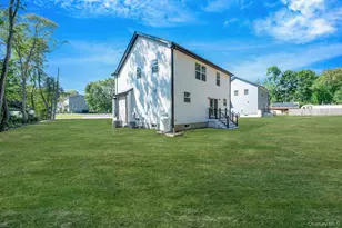 39 Lakeview Dr, Middle Island, NY 11953 - Photo 27