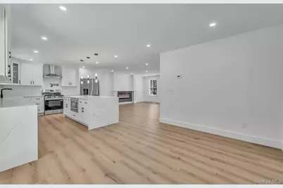 39 Lakeview Drive, Middle Island, NY 11953 - Photo 9