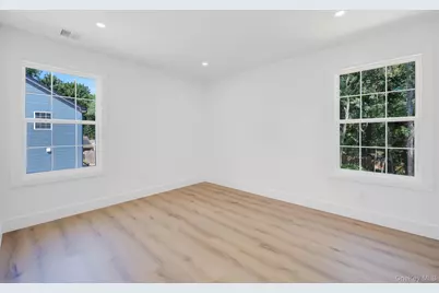 39 Lakeview Drive, Middle Island, NY 11953 - Photo 15