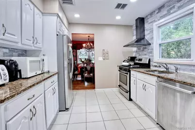 40 Eastbourne Drive, Chestnut Ridge, NY 10977 - Photo 9