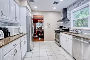 40 Eastbourne Dr, Chestnut Ridge, NY 10977 - Photo 9