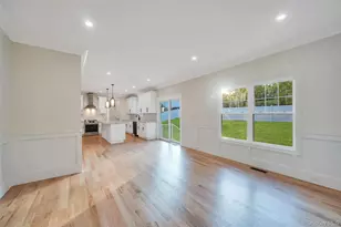 271 N Country Rd, Smithtown, NY 11787 - Photo 27