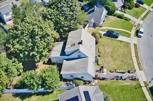 34 Ripple Ln, Levittown, NY 11756 - Photo 5