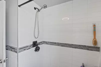 190 W Buchanan Street, New York, NY 10301 - Photo 25