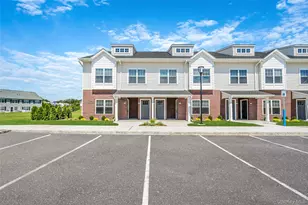 103 Dover St, Central Islip, NY 11722 - Photo 3