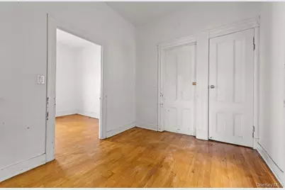 826 E 216 Street, Bronx, NY 10467 - Photo 9