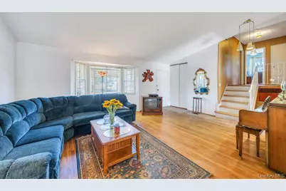 196 Haypath Road, Old Bethpage, NY 11804 - Photo 9