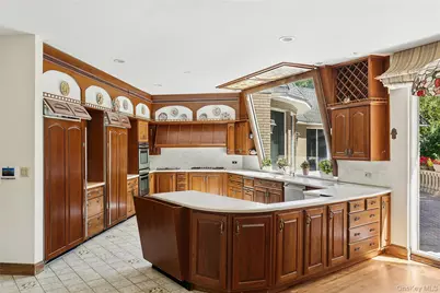 13 Chanticlare Drive, Manhasset, NY 11030 - Photo 7