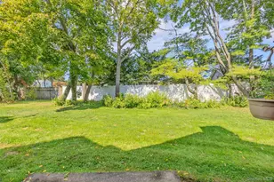 7 Sutton Pl, Islip, NY 11751 - Photo 19