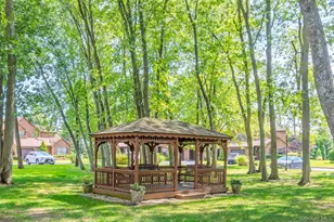 7 Sutton Pl, Islip, NY 11751 - Photo 29