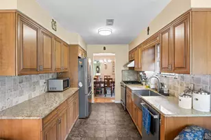 7 Sutton Pl, Islip, NY 11751 - Photo 15