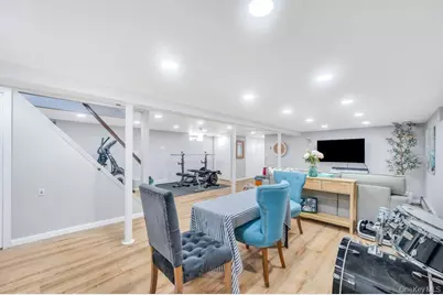 84 Superior Road, Floral Park, NY 11001 - Photo 19