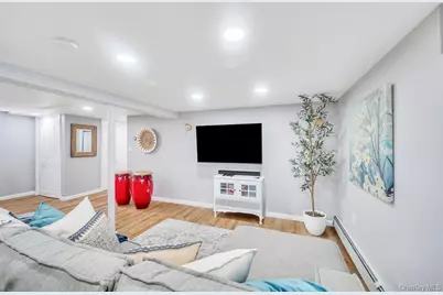 84 Superior Road, Floral Park, NY 11001 - Photo 15