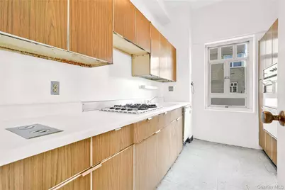 20 E 9th Street #14O, New York, NY 10003 - Photo 11