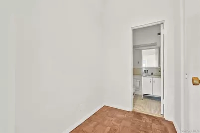 20 E 9th Street #14O, New York, NY 10003 - Photo 25