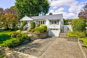 17 Hill Rd, Farmingdale, NY 11735 - Photo 3