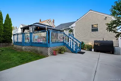 18 Halsey Street, Freeport, NY 11520 - Photo 15