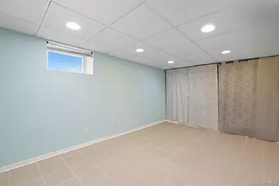 18 Halsey Street, Freeport, NY 11520 - Photo 9