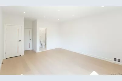 85-49 Avon Street, Jamaica, NY 11432 - Photo 21