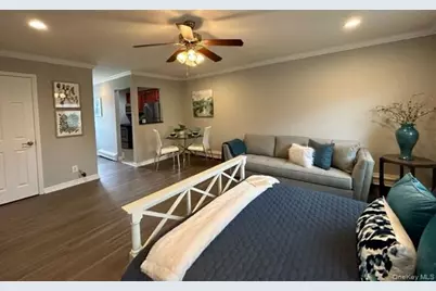 184 Hallock Road #6B2, Lake Grove, NY 11755 - Photo 9