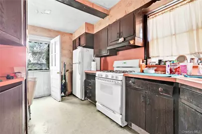 42 Satterie Avenue, Valley Stream, NY 11580 - Photo 9