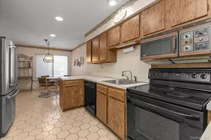 3 Cricket Club Dr, Roslyn, NY 11576 - Photo 11