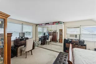 43 Layton St, Freeport, NY 11520 - Photo 15