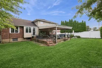 329 N Wyoming Avenue, Massapequa, NY 11758 - Photo 19