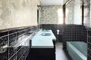 118-39 205th St, Saint Albans, NY 11412 - Photo 15