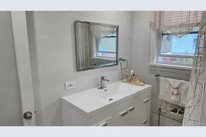 2533 Fish Avenue, Bronx, NY 10469 - Photo 13