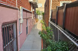 2533 Fish Ave, Bronx, NY 10469 - Photo 23