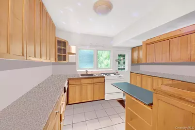 2 Valois Place, Mount Vernon, NY 10552 - Photo 9