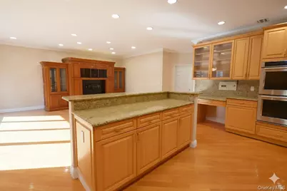 18 Hamlet Drive, Plainview, NY 11803 - Photo 7