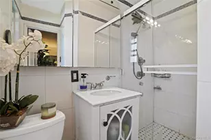 89-29 Shore Pkwy, Howard Beach, NY 11414 - Photo 19