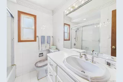 81 Cedarlawn Boulevard, Valley Stream, NY 11580 - Photo 19