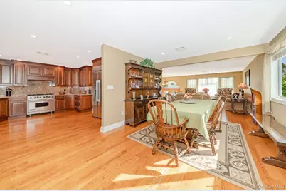 43 Duck Lane, West Islip, NY 11795 - Photo 9